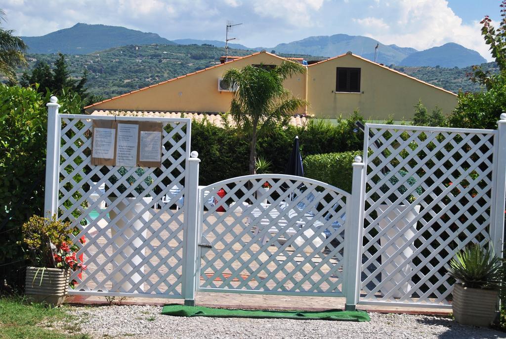 Case Vacanze Paradise Beach Vicino Cefalu Piscina Aperta Campofelice Di Roccella Buitenkant foto